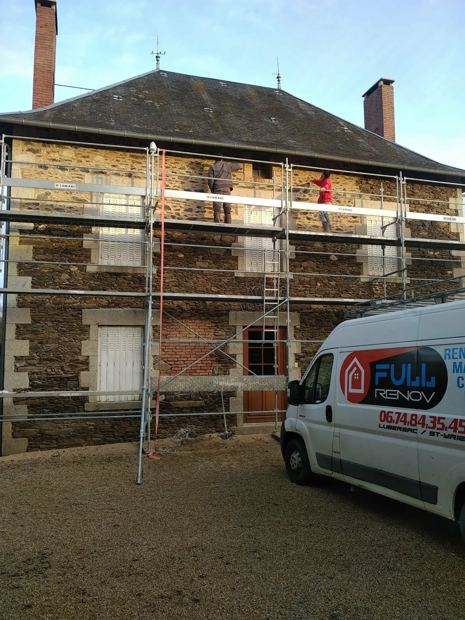 Façade en pierre avant rénovation par Full Renov